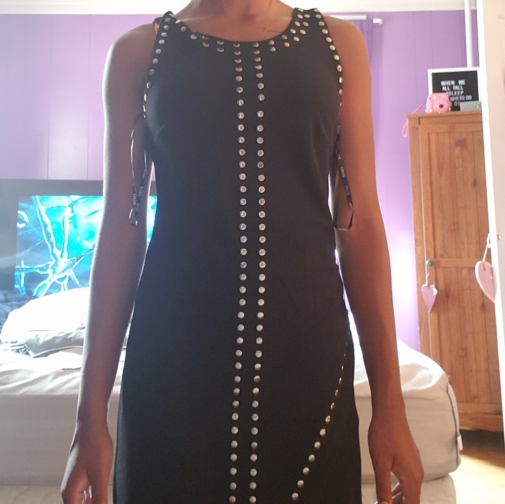 Black dress with low high cut